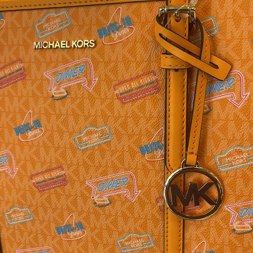 MICHAEL KORS Jet Set Large Printed Signature Logo Shoulder Tote Bag
POP ORANGE - Picture 2 of 16